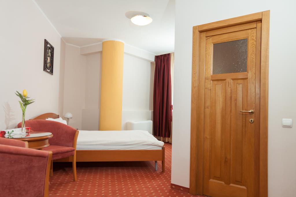Hotel Hermes Алба Юлия Стая снимка