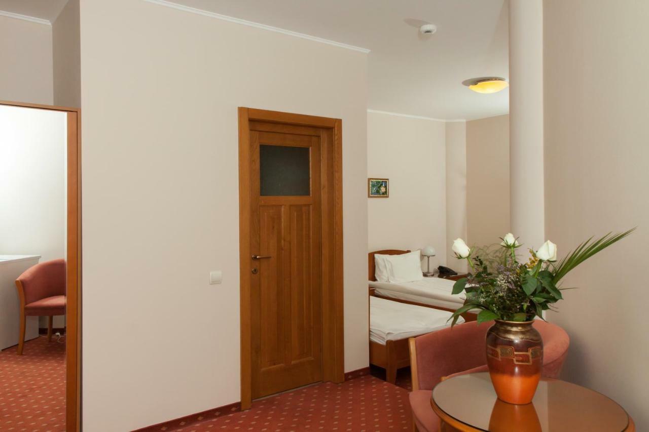 Hotel Hermes Алба Юлия Екстериор снимка